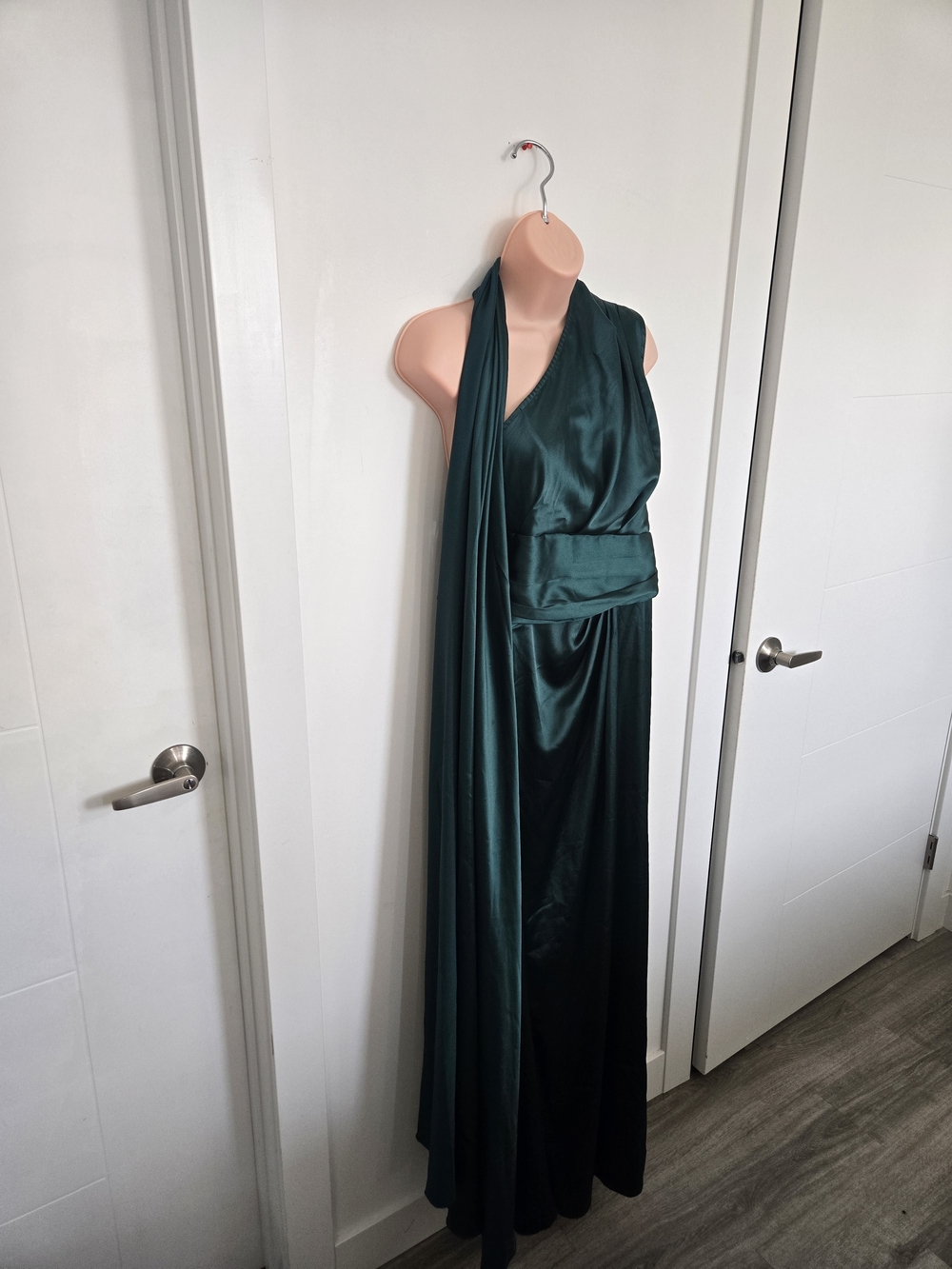 Elegant Emerald Green Satin Halter Evening Dress